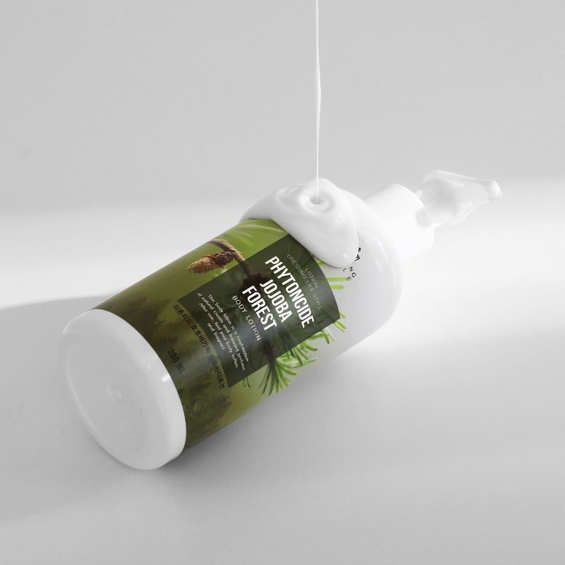 It's not sticky, but it's very moisturizing. Phytoncide forest body