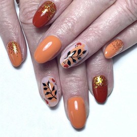 Black Leaf Press on Nails Short Oval Fake Nails With Glitter & Leaves Design,Autumn and Winter Press ons Glossy Acrylic Orange Gold Powder Full Cover Stick on Nails Thanksgiving False Nails for Women