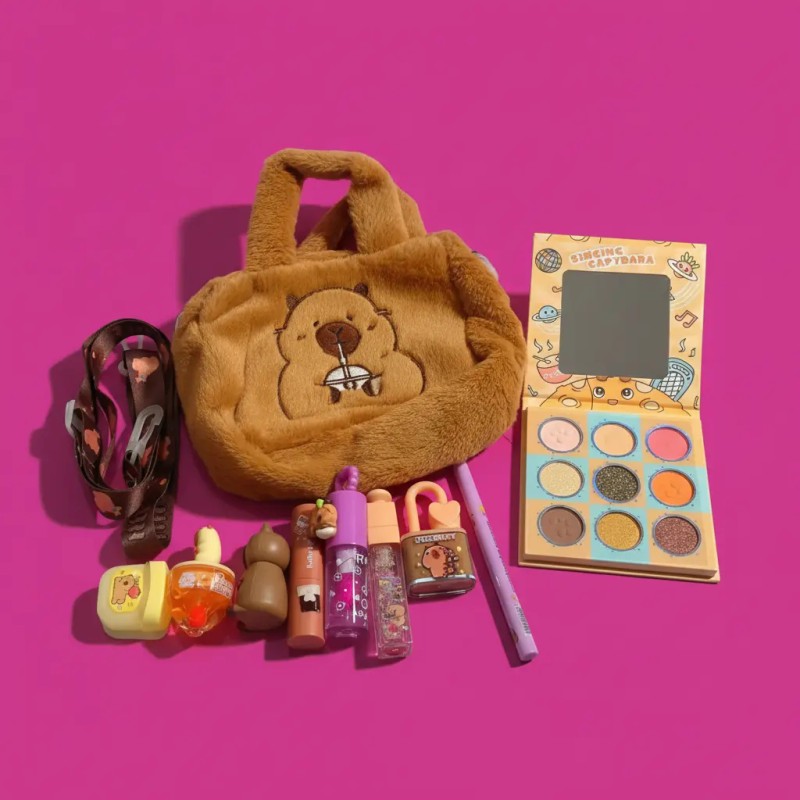 Paquete De Maquillaje Capibara Capybara Mujer Bella