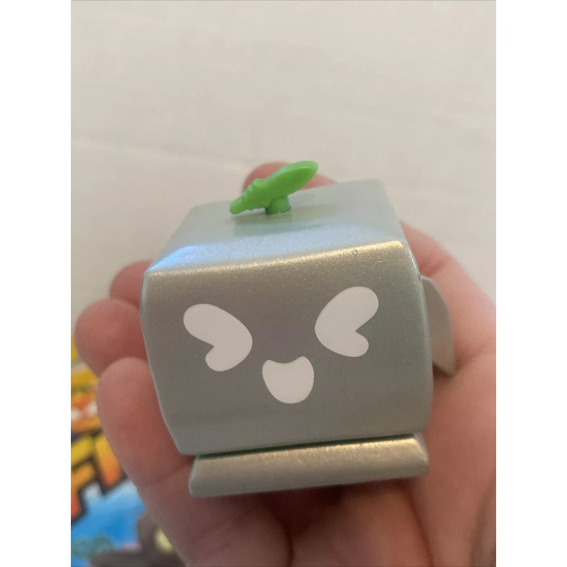 BLOX FRUITS Mystery 2” Mini Figure ROBLOX wPhysical DLC Code