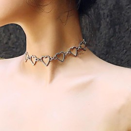 Yheakne Vintage Hollow Heart Necklace Silver Heart Choker Necklace Love Heart Collar Necklace Punk Heart Short Necklace Jewellery for Women and Girls Love Gifts