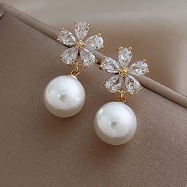 TseenYi Pearl Earrings Gold Crystal Flower Pearl Earrings Vintage Daisy Crystal Stud Earrings Bridal Pearl Dangle Earrings Jewellery for Women and Girls Gifts