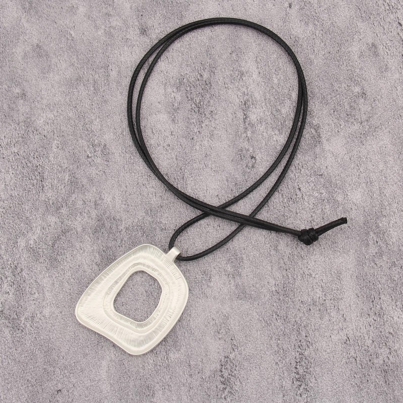 GelConnie Women Casual Necklaces Vintage Leather Necklace Statement Pendant Necklaces
