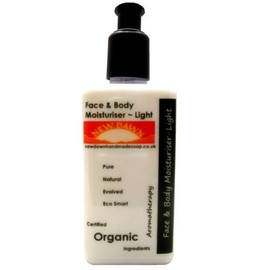 Handmade Natural Baby Lavender Light Cream/Moisturiser - Range No.8 - Eczema/Nappy Rash and Cradle Cap Relief. Good for Sensitive Skin/New Born Skin (250 ml)