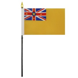 AZ FLAG - Niue Table Flag 4'' x 6'' - Niuean Mini Desk Flag 100% Polyester 15 x 10 cm - Office Banner with 10'' Pole - Golden Spear