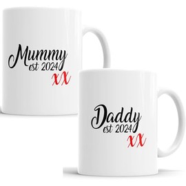 Faithful Prints New Mum New Dad 2025 Mugs. Set of Two Cups for New Parents with Mummy Daddy est 2025. Perfect Standout for Any New Mother and Father.