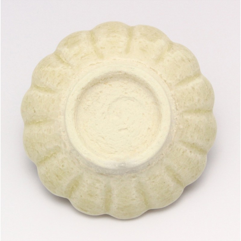 Seto Ware 127-0157 "Chrysanthemum Flower" Small Plate, Bean Plate, Diameter