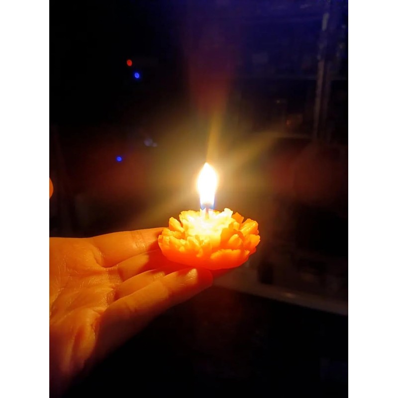 Set de 12 velas de cempásuchil con forma y aroma