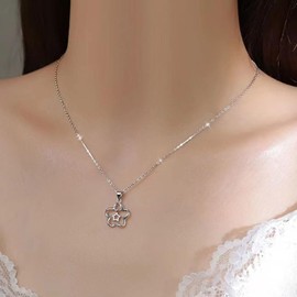 Wendalern Boho Leaf Necklace For Women Shiny Cubic Zirconia Solitaire Necklace Silver Feather CZ Pendant Necklace Vintage Long Feather Rhinestone Necklace Chain Wedding Prom Jewellery For Bride, Zinc,