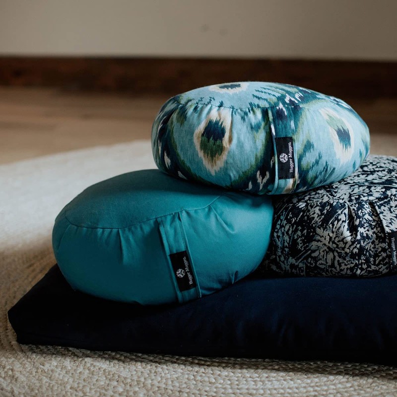 Hugger Mugger Zabuton Meditation Pillow and Harness (Plum)