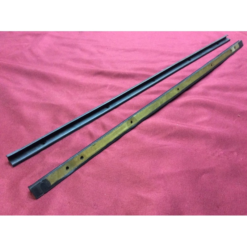 TOP QUALITY 1966-1977 EARLY FORD BRONCO PREMIUM VENT WINDOW SEAL