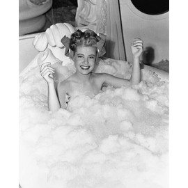 Gloria DeHaven soaking in exotic bubble bath 8x10 Photo