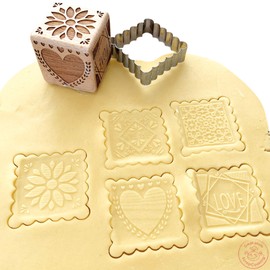 SCRAP COOKING 5139 Wooden Decorative Stamp for Pastry with 1 Cookie Cutter and Cube with 5 Sides Embossed Silver