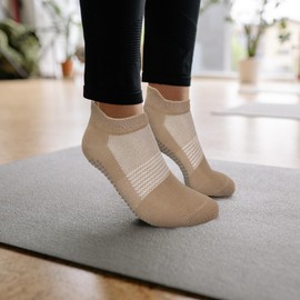 srclo 3 Pairs Womens Non Slip Grip Yoga Socks,ladies Anti-slip Pilates Socks Size 4-8,Fall Prevention Ankle Socks for Barre Fitness, Ballet, Dance, Home Workout,Yoga