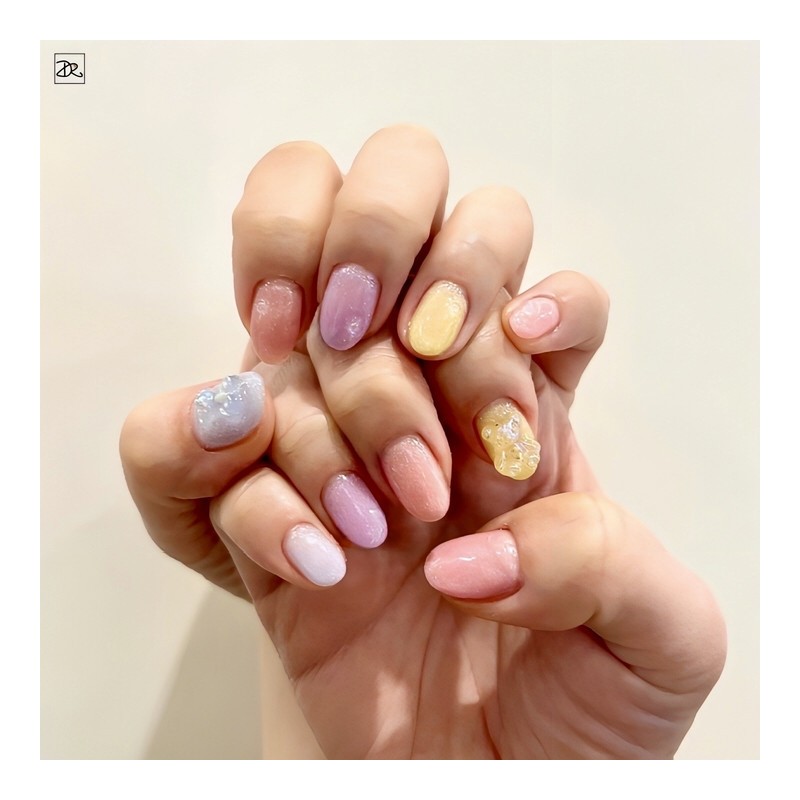 Dara Beauty April Art of the MonthWinnie Glass Egg Nail❣