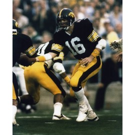 CHUCK LONG IOWA 8X10 SPORTS ACTION PHOTO (F)