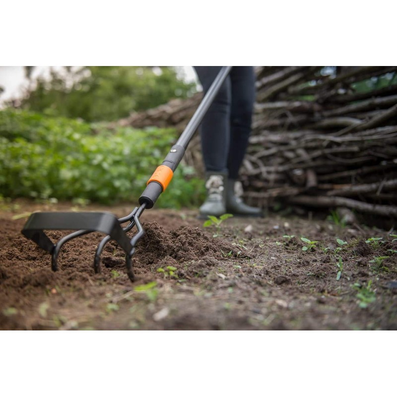 Fiskars QuikFit Cultiweeder, Two devices in one: hoe and push-pull