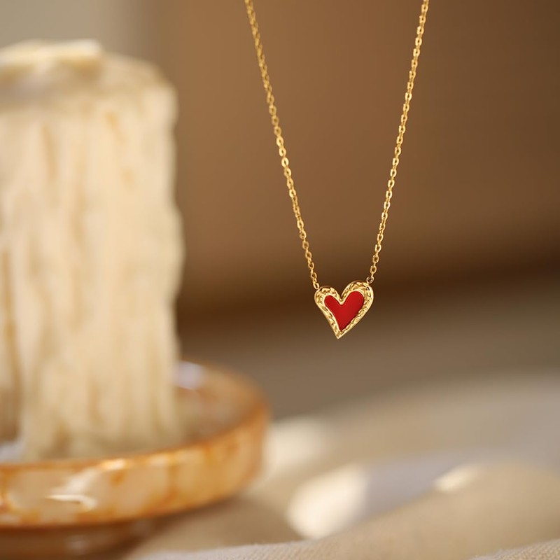 UniLogue Preference Exquisite Design Dainty Red Heart Choker Chain for