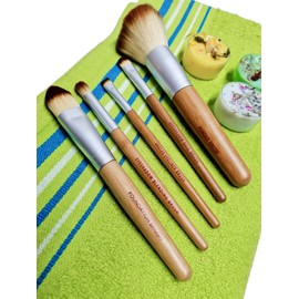 Make Up Brush Set | Made with Bamboo | Beauty | Professional Kit | Eco Friendly | Power Brush |Foundation Brush | Eyeshadow Blending Brush | Eyeshadow Base Brush | Angled Eyeliner Brush |