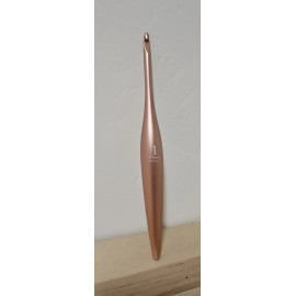 FURLS - Blush Matte Streamline Metal Crochet Hook 5.5mm (I) Rose Gold - New