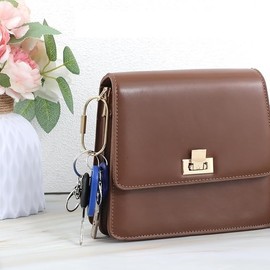 2 PCS Brass Screw Lock Keychain,Gold Brass Key Rings,Durable Simple Brass Keychain Holder,Gold Key Ring Carabiner Clip Keychain Clip (Golden, One size)