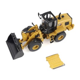 Diecast Masters CAT Caterpillar 930 Wheel Loader with Operator Yellow "High Line" Series 1/50 Di