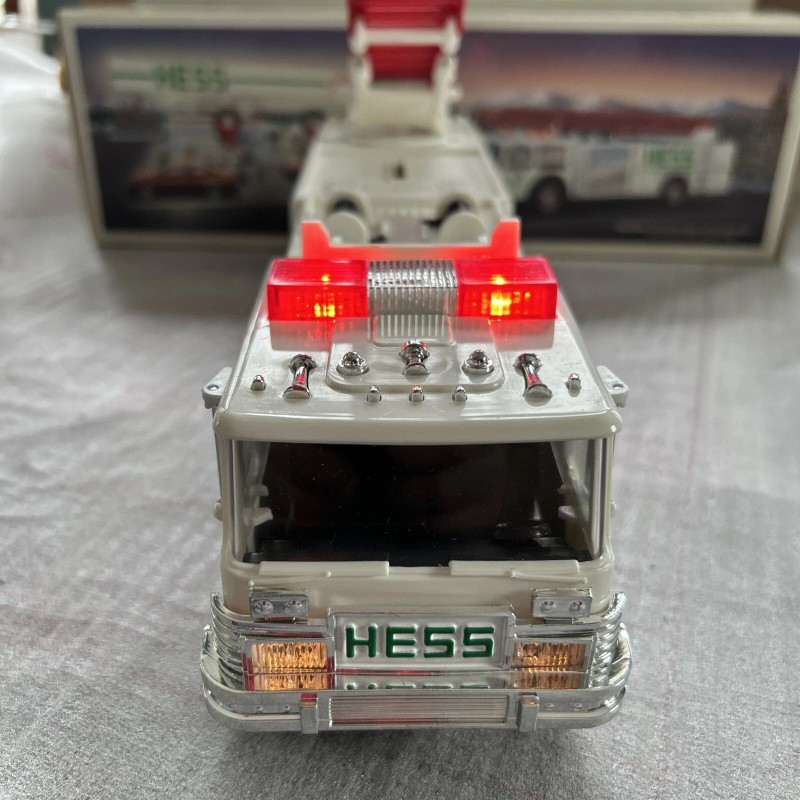 Hess Vintage 1989 Fire Truck Bank w/Lights, Flashers & Dual