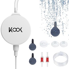 GuDoQi Bomba de Aire para Acuario, Mini Bomba de Aire Silenciosa, 1 W, Pequeña Bomba de Oxígeno para Peceras de 1 a 15 Galones, Incluye Accesorios de Bomba de Aire, Clip Trasero y Ventosa