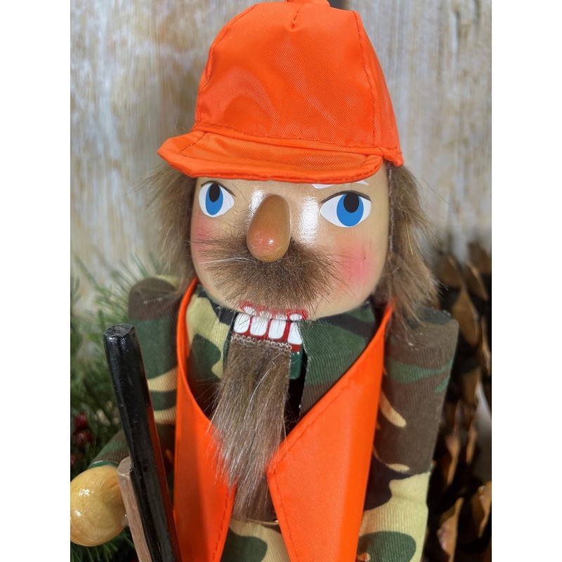 Santa's Workshop 70347 Deer Hunter Nutcracker, 15",