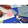 Fiskars Prägeplatten Starter-Set, Mit 6 doppelseitigen Platten und Prägestift, 1003731
