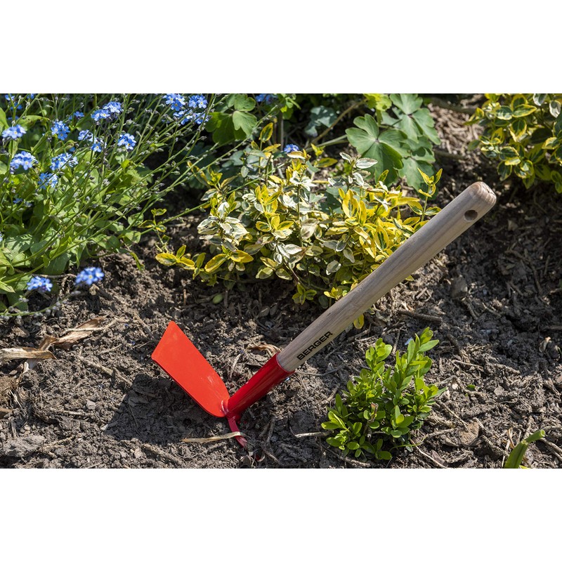 Berger 5630 Small Hoe with Wooden Handle and a Working