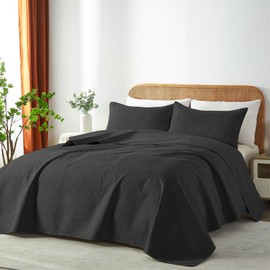 WURUIBO Black King/Cal King Quilt Bedding Set, 3 Pieces Lightweight Bedspreads with Pillow Shams, Microfiber Modern Thin Coverlet, Summer Quilted Comforter for All Season (1 Quilt, 2 Shams)