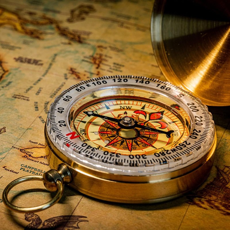 TIEGUANJIA 2Pcs Vintage Pocket Compass with Distress Whistle Waterproof Military