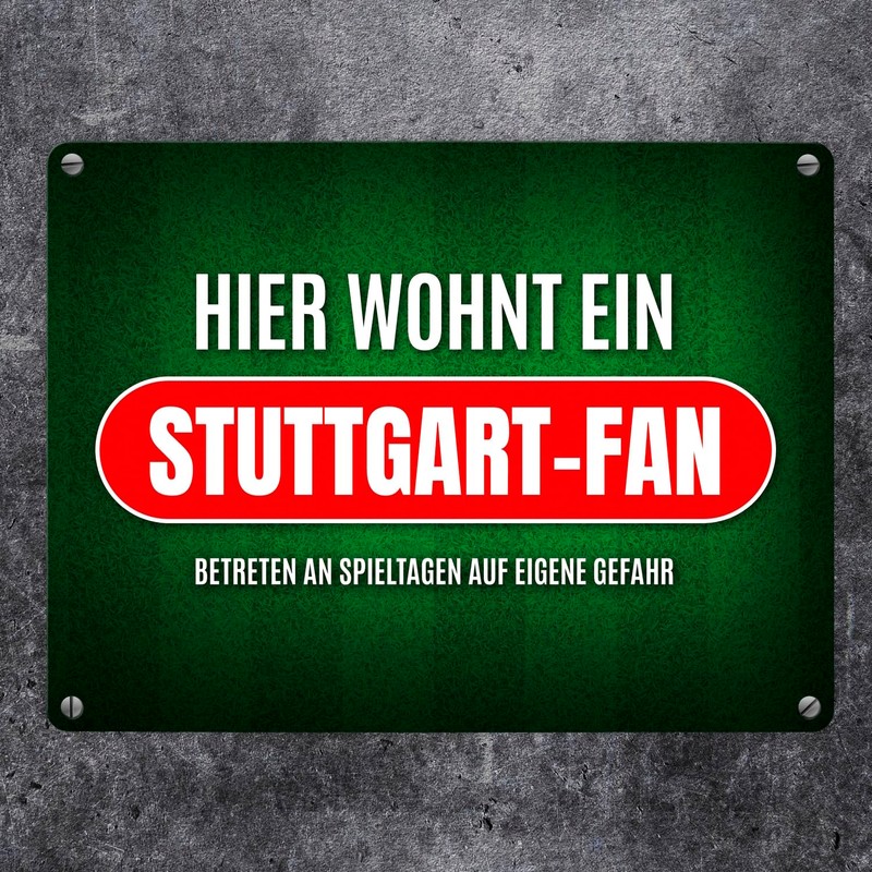 Hier wohnt ein Stuttgart-Fan Metal Sign with Lawn Motif Football