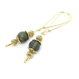 Vintage style Thurcolas earrings in Taiwan green jade mounted on golden hoops