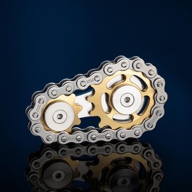 Bicycle chain sprocket inspired stress relief toy for relieving stress, improving concentration and stimulating muscles, suitable for children aged 8+ - Color: gold