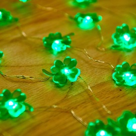 MIYA LIFE Shamrocks Lucky Clover String Lights 10 ft 40 LEDs Copper Wire with The Remote &Timer for Spring Party Feast of St. Patrick's Day Seasonal Themed Parties Home Decor (Green)
