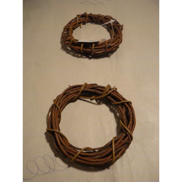 4" GRAPEVINE - Julie's BURR Acorns & Wannut Nut House