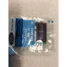 LINCOLN CONTINENTAL NEW E45Y8213A 1984 1985 1986 1987 LINCOLN CONTINENTAL GRILL INSERT ORNAMENT