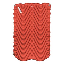 KLYMIT Almohadilla de Dormir Doble V para 2 Personas, Doble Ancho (47 Pulgadas), Comodidad Ligera para Acampar en Coche, Tiendas de campaña para Dos  