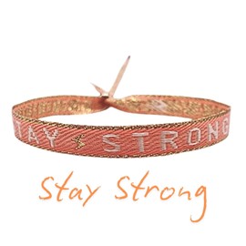 happymaker - Boho Armband Damen, Stoffarmband mit Statement - Stay Strong - im Surfer Style für Frauen, wasserfest und handmade, Armband mit vergoldeter Perle als Mutmacher Geschenk