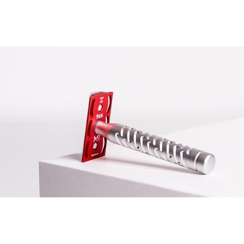 The Goodfellas' smile Styletto Sting Red Safety Razor