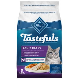 Blue Buffalo Tastefuls Mature Dry Cat Food for Adult Cats 7+, Made in the USA with Natural Ingredients, Chicken & Brown Rice Recipe, 3-lb. Resealable Bag