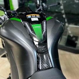 Black Doves Graphics 3D Resin Sticker Compatible with Kawasaki Z1100 SE 2026 (GY1) | Made in Italy (Tank Protection)