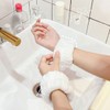 Altipia Face Wash Wristband, Anti-Drip Absorbent Face Wash Wristband / 세안손목밴드 물흘러내림방지 흡수형 세면 손목밴드