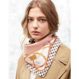 Daks (신세계강남점)핑크 체인프린트 실크 사각스카프 DCSC2F142P2 (Sinsagae Gangnam) Pink Chain Print Silk Square Scarf DCSC2F142P2