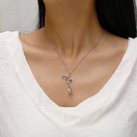YienDoo Boho Rose Flower Necklace Choker Silver Rose Pendant Necklace Chain Cute Flower Necklace Charm Jewellery Gift for Women