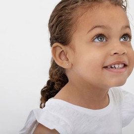 Aretes de oro amarillo de 14 quilates con circonita cúbica delicada para niñas jóvenes con cierre de rosca en la parte trasera de seguridad – Pequeños aretes de tuerca para niños pequeños con cierre de rosca para mayor seguridad y comodidad, Metal, circo