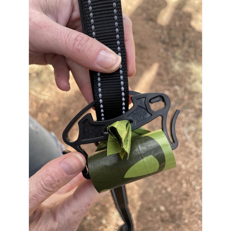 New Bag-N-Go Ultra Slim Bag Holder For Leash-One-Handed Operation- Keeps