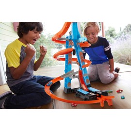 Hot Wheels Toy Car Track Set, Sky Crash Tower More Than 2.5-ft Tall, Includes 1:64 Scale Vehicle & Motorized Booster, Jumps & Loops